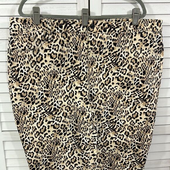 Chico's Jeans Size 4 (20) Cheetah Ankle Slim Leg NWOT - Picture 6 of 15